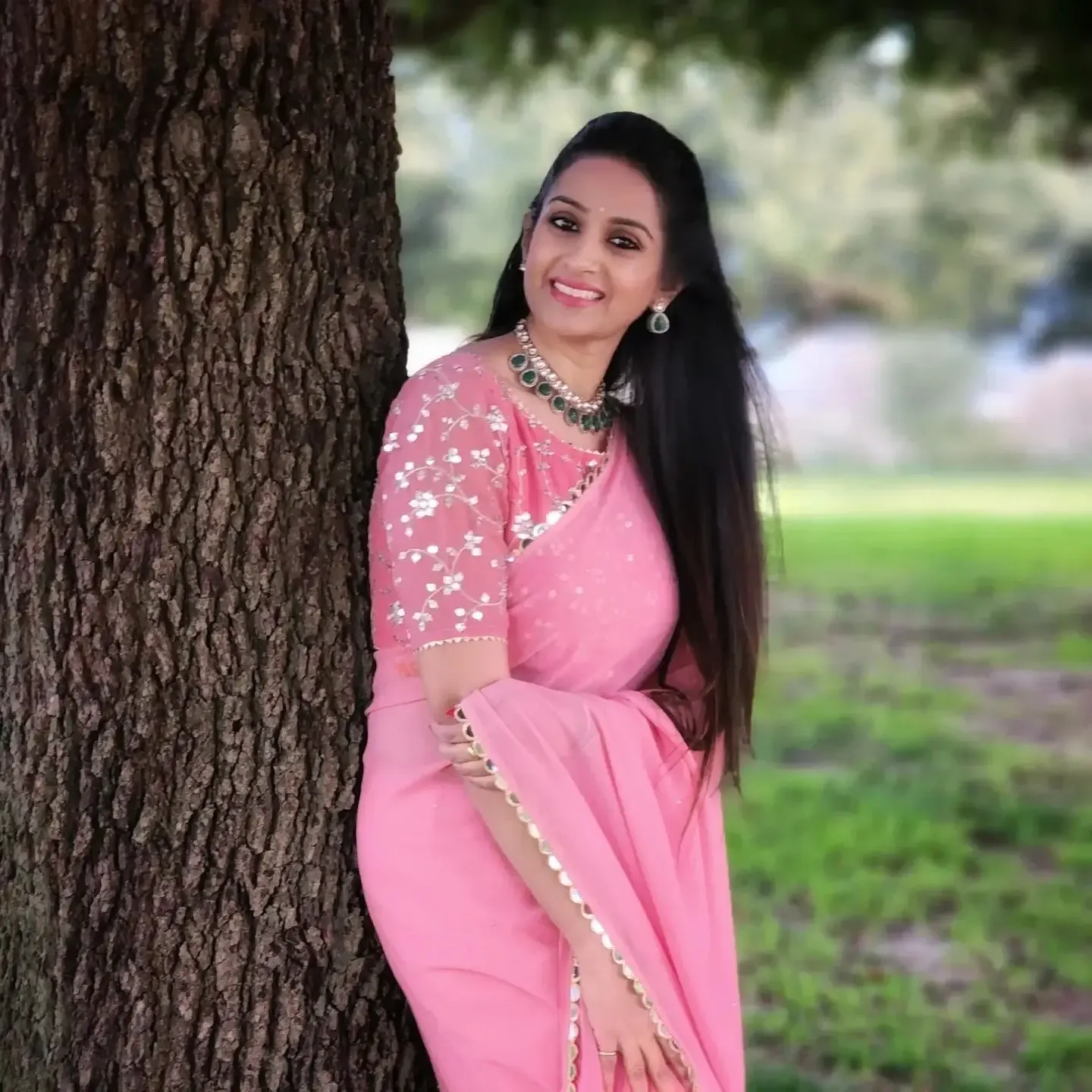 Beautiful Indian actress Laya in Traditional Pink saree